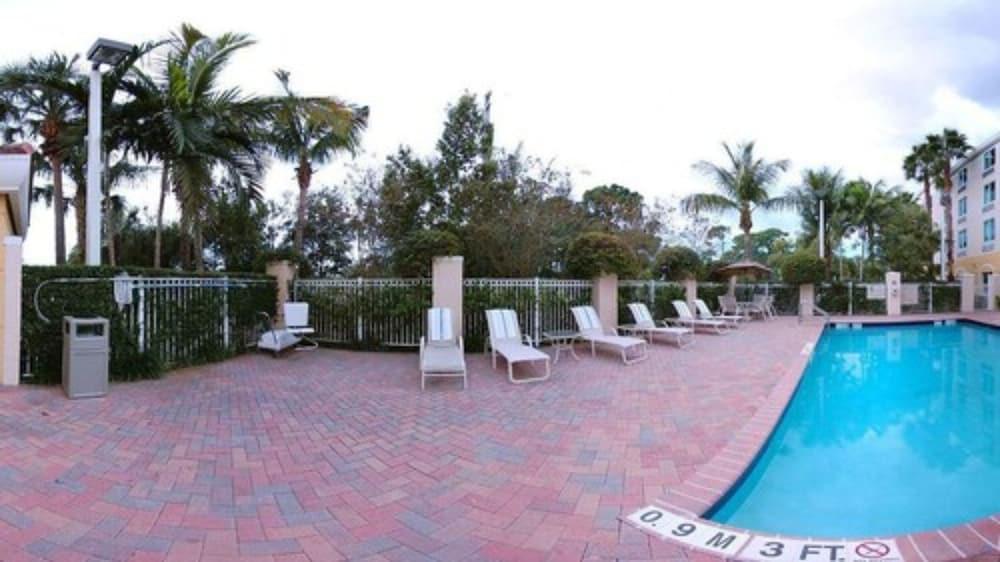 Comfort Inn & Suites Jupiter I-95 Екстер'єр фото